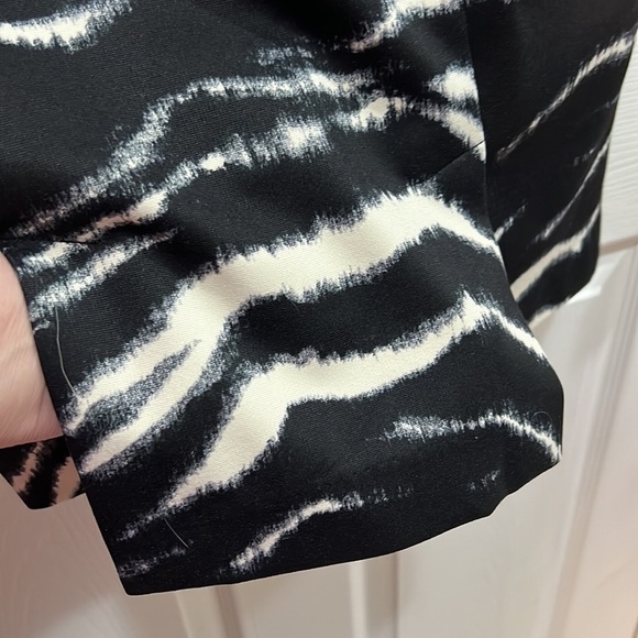 Michael Kors skirt, size 6 - Picture 6 of 8